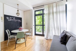 Apartment - Stylish Apartment With Balcony (Milan)