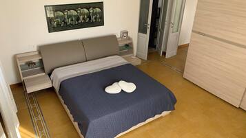 1 camera, ferro/asse da stiro, culla da viaggio, Wi-Fi