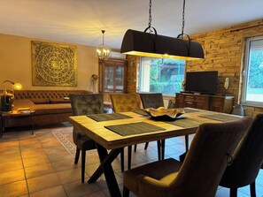 Ferienhaus, 2 Schlafzimmer, Balkon, Gartenblick | Speisen