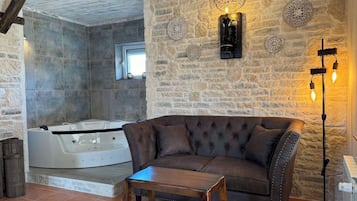 House, 2 Bedrooms, Balcony, Garden View | Living area