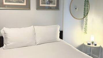 2 bedrooms, desk, iron/ironing board, WiFi