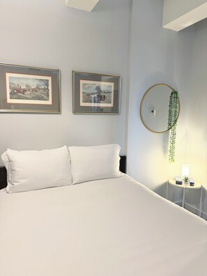 2 bedrooms, desk, iron/ironing board, WiFi - Chic 2-bedroom Urban Loft Condo Near Rogers Place Ice District Downtown Edmonton (Edmonton)