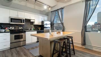 Fridge, microwave, oven, stovetop