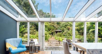 Rosebank - Detached house in Falmouth with parking