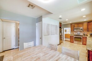 單棟房屋 (3 Bedrooms) | 內部