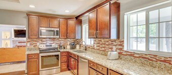 8 Mi to Dtwn: Pet-friendly Phoenix Home!