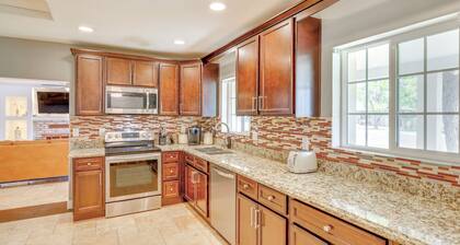 8 Mi to Dtwn: Pet-friendly Phoenix Home!