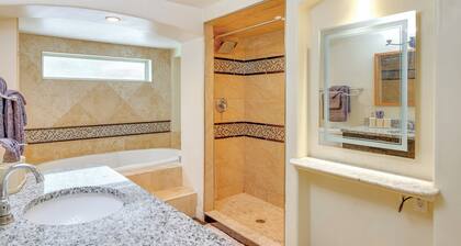 8 Mi to Dtwn: Pet-friendly Phoenix Home!