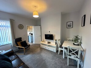 Apartment | Living area | Flat-screen TV