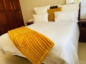 Apartment | 3 bedrooms - Lovely 3 bed in Selborne Park With Pool - 2234 (Bulawayo)