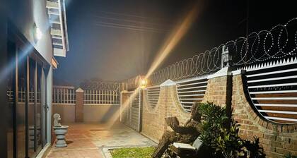 Lovely 3 bed in Selborne Park With Pool - 2234