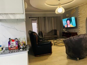 Apartment | 3 bedrooms - Lovely 3 bed in Selborne Park With Pool - 2234 (Bulawayo)