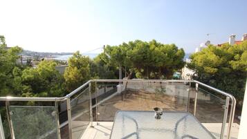 Apartment, Smoking | 1 bedroom, desk