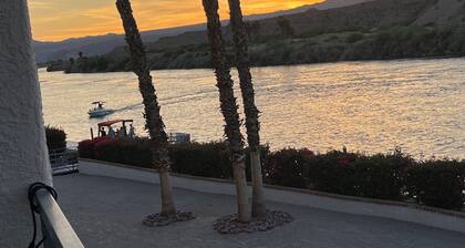 Very RARE, ON the RIVER !