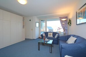 Music library, stereo - Captain Christiansen 52 (Westerland)