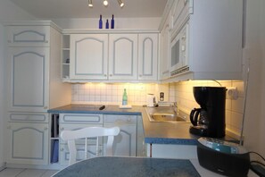 Fridge, microwave, coffee/tea maker, toaster - Captain Christiansen 52 (Westerland)