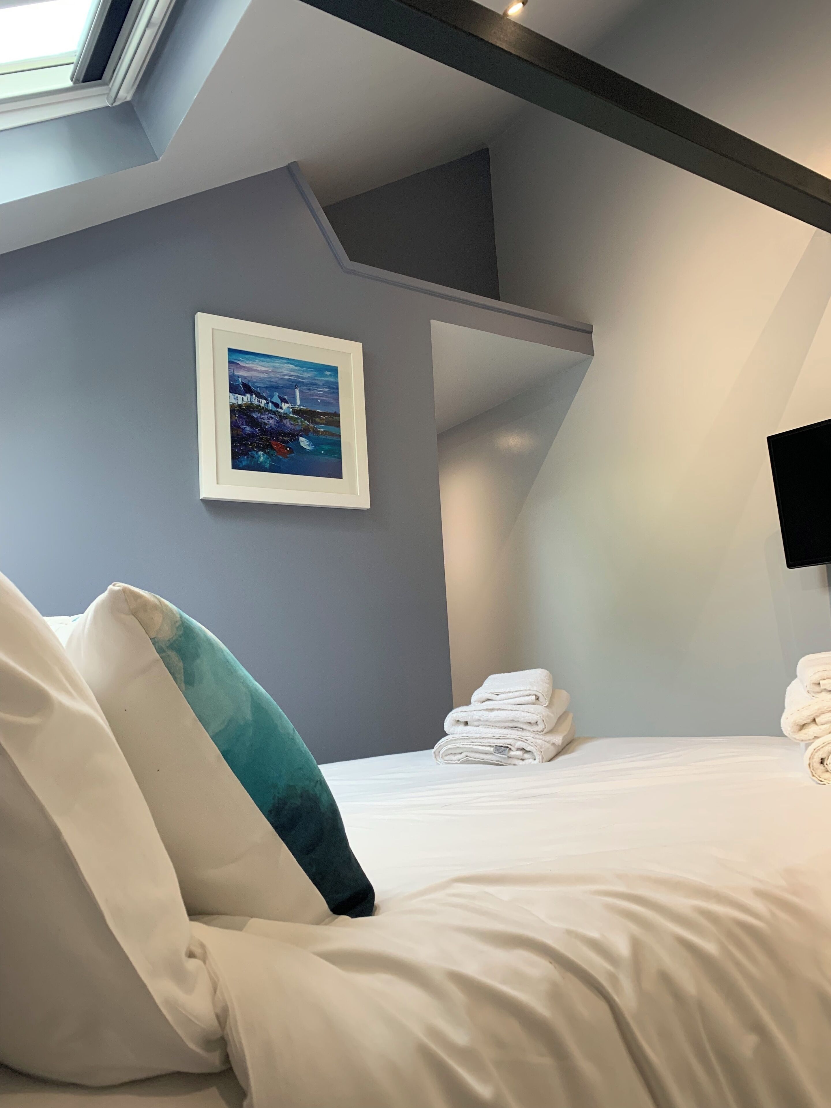 2 bedrooms, WiFi, bed sheets, wheelchair access