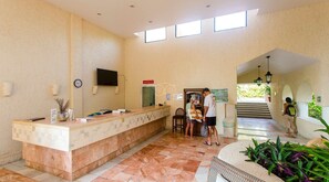 Lobby - Beachfront 3b ground-level condo with stunning Caribbean Sea views in Playacar 1 (Playa del Carmen)