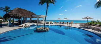 Beachfront 3b ground-level condo with stunning Caribbean Sea views in Playacar 1