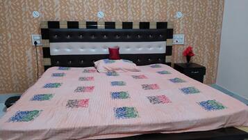4 bedrooms, iron/ironing board, WiFi
