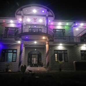 Exterior - 4-bedroom villa in enchanting Hamirpur with WiFi, AC. Relax and unwind (Hamirpur)