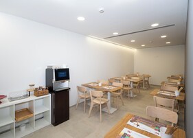 Daily continental breakfast (EUR 7.50 per person)