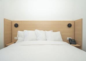 Doppia Standard | Una scrivania, insonorizzazione, Wi-Fi gratuito, lenzuola