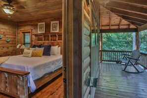 3 chambres, fer et planche à repasser, lit de bébé portatif