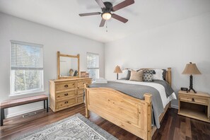 3 habitaciones, tabla de planchar con plancha, wifi y ropa de cama 