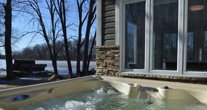 Riverwood Cottage - Your Cozy Riverside Escape w/ SPA, Pool Table & Dock Access