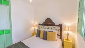 Apartment, 4 Bedrooms, Smoking | 4 bedrooms