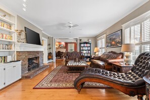 Smart TV, fireplace, DVD player, books