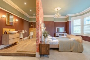 6 Schlafzimmer, Bügeleisen/Bügelbrett, Reisekinderbett, kostenloses WLAN