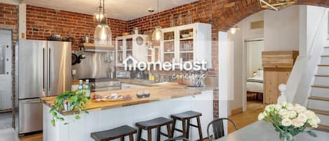 Fridge, oven, stovetop, dishwasher