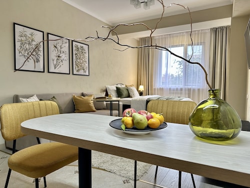 "Singing birds" charming studio in center of Almaty with WiFi, AC