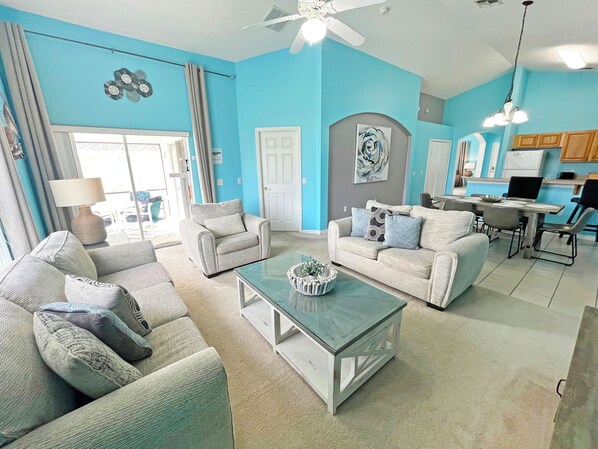 TV, table tennis - Highgate Haven - Bright pool home with games room in gated community (Davenport)