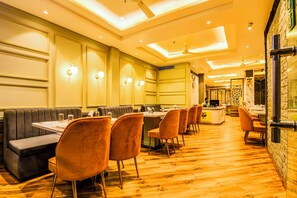 Restaurant - Urban Cliff A Boutique Hotel  (Kolkata)