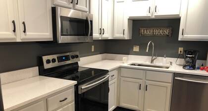 Lake Condo by Pool & Courts - Perfect for Relaxation & Play!