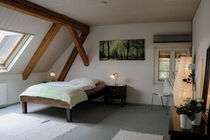 1 bedroom, desk, WiFi, bed sheets