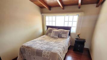 1 chambre, bureau, fer et planche à repasser, accès au Wi-Fi (inclus)