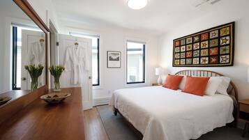 2 bedrooms, desk, iron/ironing board, travel crib