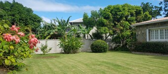 Hallelujah House - 3BR Retreat w/ Chef, Beach, & Island Experiences