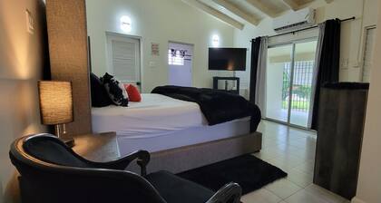 Hallelujah House - 3BR Retreat w/ Chef, Beach, & Island Experiences