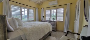 3 室のベッドルーム、アイロン / アイロン台、WiFi、ベッドシーツ