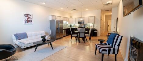 Televisión y chimenea