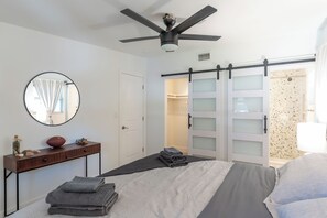 3 bedrooms, iron/ironing board, free WiFi, bed sheets - Naples Paradise home with pool (Naples)