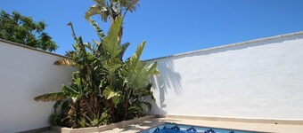 quiet house with private pool for 6 persons, only 500m from the beach of Fuente del Gallo, with Wifi and air condition