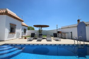 Pool - quiet house with private pool for 6 persons, only 500m from the beach of Fuente del Gallo, with Wifi and air condition (Conil de la Frontera)