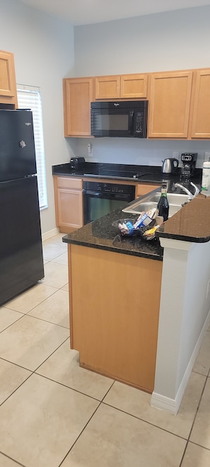 Refrigerador, microondas, horno y lavavajillas