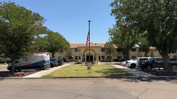 Exterior - B&J HOTELS (Roswell)